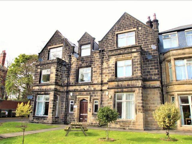 North Hill Road, Headingley, Leeds. 2 bed apartment to rent £1,040 pcm £240 pw