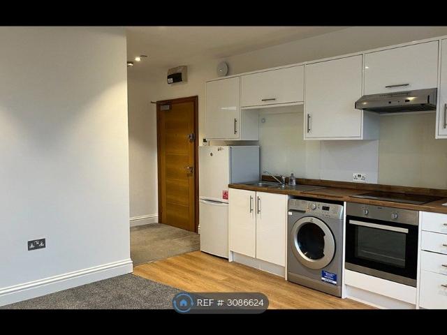 North House, Carshalton SM5, 2 bed flat to rent, £1,550 pcm | PrimeLocation