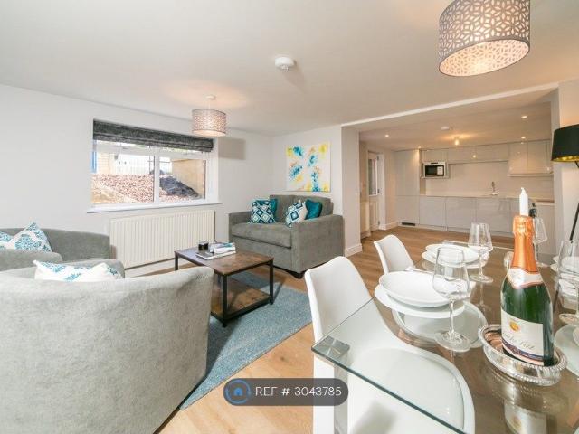 North House, Reading RG1, 2 bed flat to rent, £1,750 pcm | PrimeLocation
