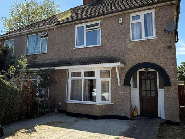 North Hyde Gardens, Hayes 4 bed semi detached house to rent £2,750 pcm £635 pw