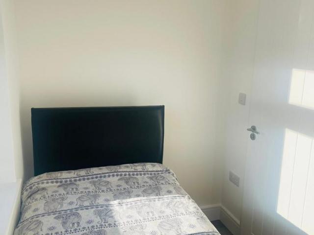 North Hyde Road, Hayes UB3 1 bed in a house share to rent £950 pcm £219 pw