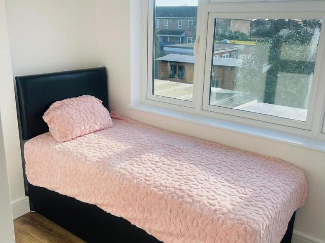 North Hyde Road, Hayes UB3 1 bed in a house share to rent £950 pcm £219 pw