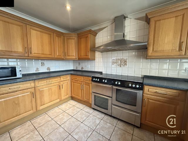 North Hyde Road, HAYES UB3 4 bed semi detached house to rent £2,800 pcm £646 pw