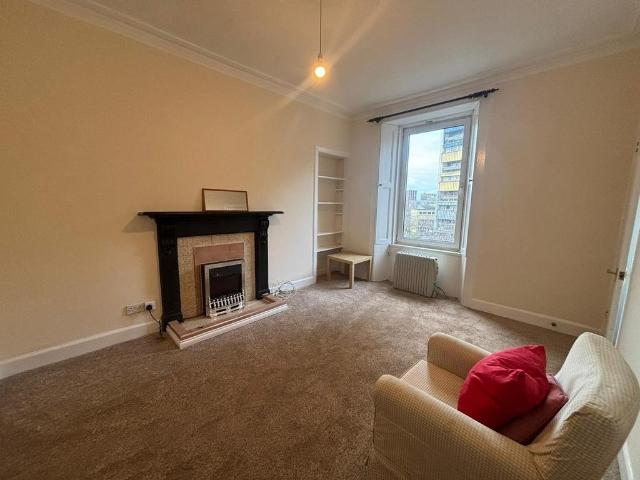 North Junction Street, Edinburgh, EH6 1 bed flat to rent £1,130 pcm £261 pw