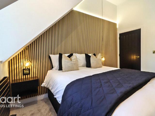 North Lane, Leeds 1 bed apartment to rent £1,275 pcm £294 pw