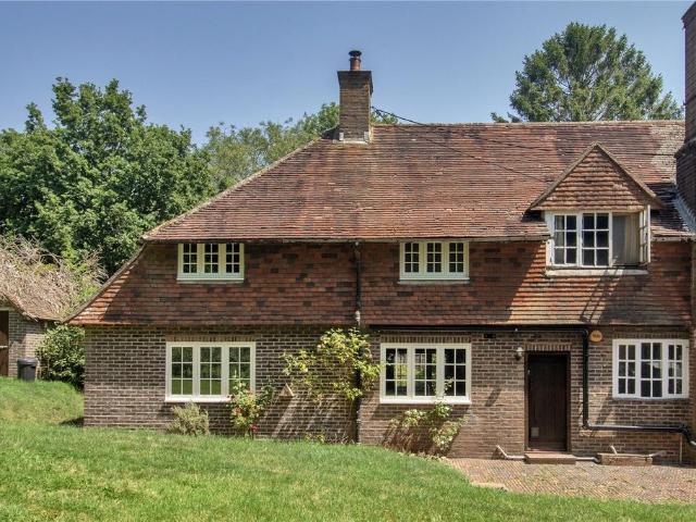 North Lane, West Hoathly, East. 3 bed semi detached house to rent £1,950 pcm £450 pw