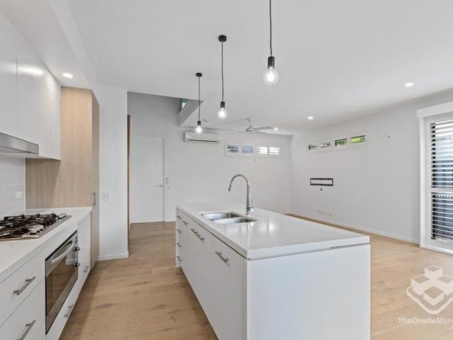 North Lakes Town Centre Vida Complex 4 Bed Townhome, be quick because it won't last long!