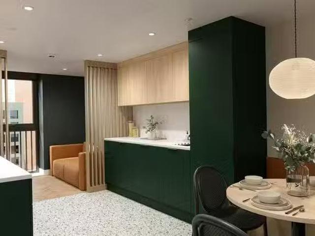 North London Brent Cross Town Ensuite 4 Bed Apartment