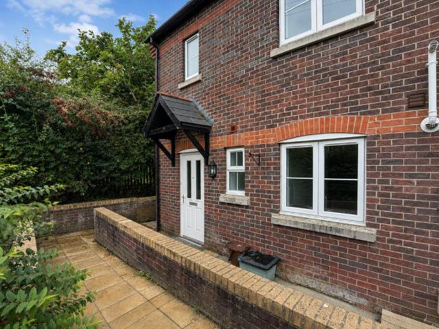North Mills Road, Bridport 3 bed semi detached house to rent £1,350 pcm £312 pw