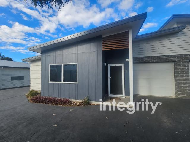 North, Nowra, 4/2, McMahons, Road, Australia