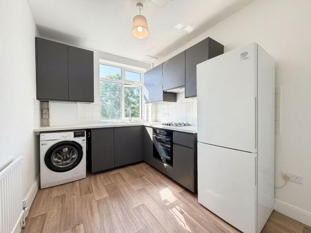 North Orbital Road, Denham UB9, 2 bed flat to rent, £1,450 pcm | PrimeLocation