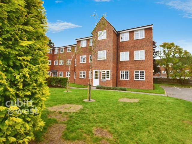 North Parade, Horsham RH12, 1 bed flat to rent, £1,150 pcm | PrimeLocation