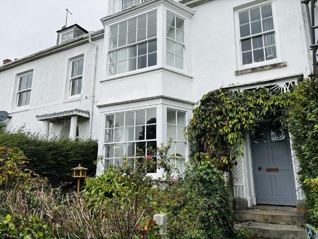 North Parade, Penzance 2 bed ground floor flat to rent £995 pcm £230 pw