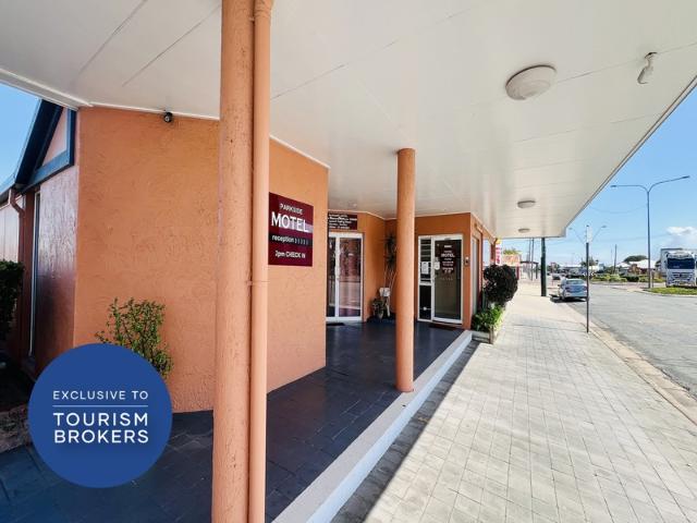 NORTH QUEENSLAND MOTEL, 27 YEAR LEASE, STRONG RETURNS 2052ML