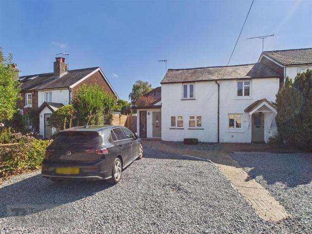 North Road, Crawley 2 bed house to rent £1,650 pcm £381 pw