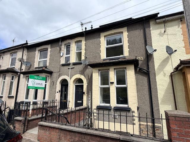 North Road, Ferndale CF43, 3 bed flat to rent, £650 pcm | PrimeLocation