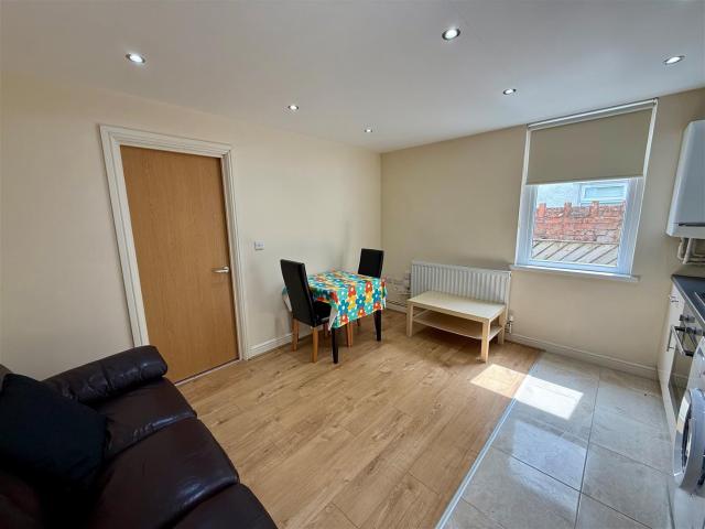 North Road Flat 1, Cardiff, Cardiff