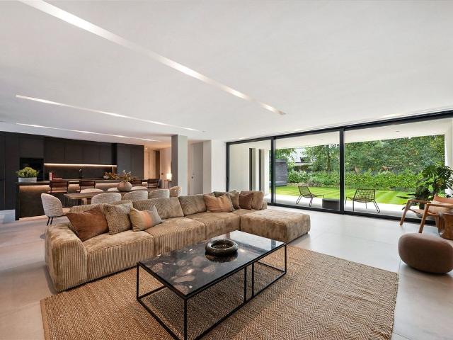North Road, Hale, Cheshire WA15, 3 bed flat to rent, £9,000 pcm | PrimeLocation