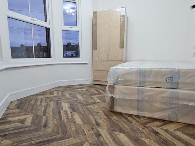 North Road, Hayes UB3, Studio to rent, £1,000 pcm | PrimeLocation