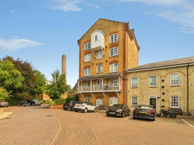 North Road, HERTFORD 2 bed apartment to rent £1,500 pcm £346 pw
