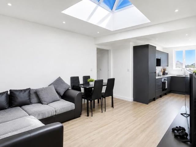 North Road, Lancing BN15, 2 bed flat to rent, £1,395 pcm | PrimeLocation