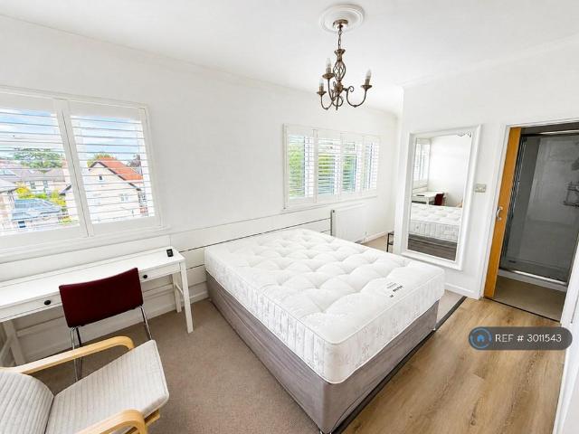 North Road, Poole, BH14 1 bed in a house share to rent £850 pcm £196 pw