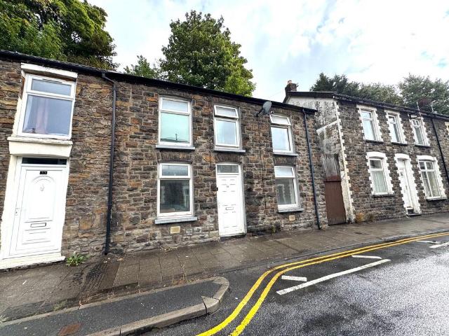 North Road, Porth, CF39 2 bed terraced house to rent £750 pcm £173 pw