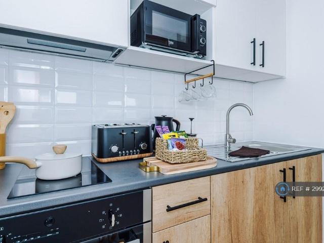 North Road, Preston, PR1 Studio to rent £975 pcm £225 pw