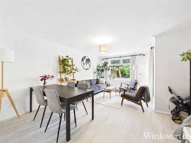 North Road, South Ealing, London, W5 2 bed end of terrace house to rent £2,350 pcm £542 pw