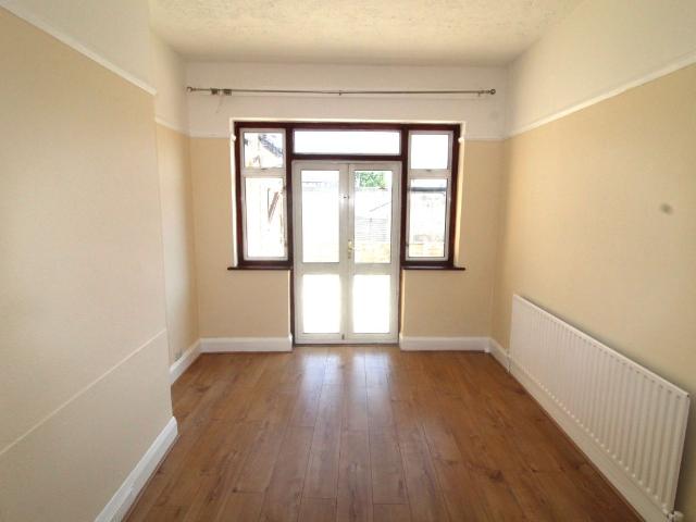 North Road, Southall UB1, 2 bed flat to rent, £1,750 pcm | PrimeLocation