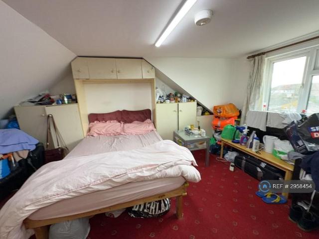 North Road, Southall, UB1 Studio to rent £850 pcm £196 pw