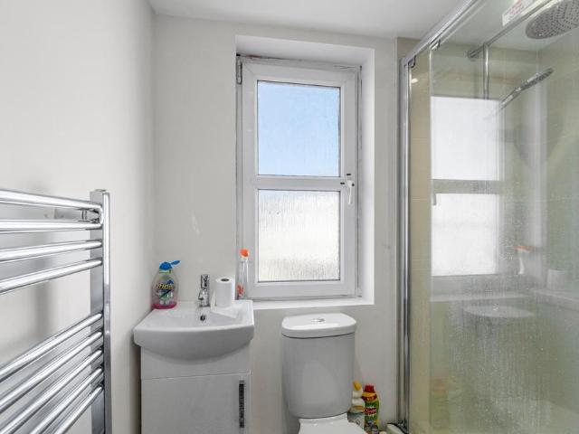 North Road West, Devon PL1 1 bed in a house share to rent £500 pcm £115 pw