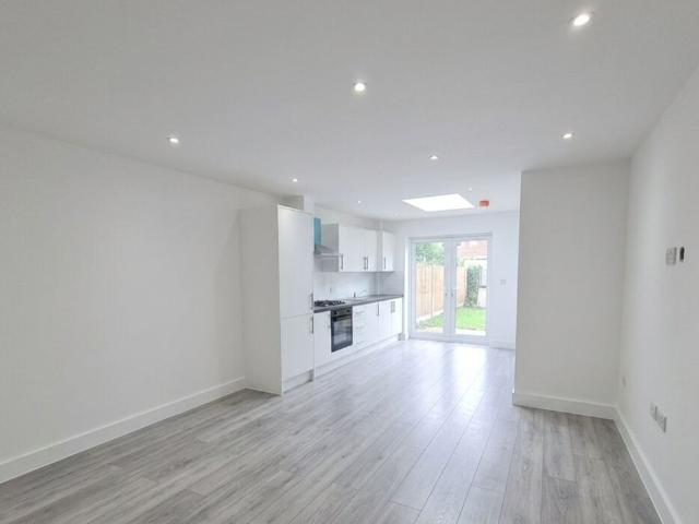 North Road, West Drayton UB7, 3 bed semi detached house to rent, £3,050 pcm | PrimeLocation