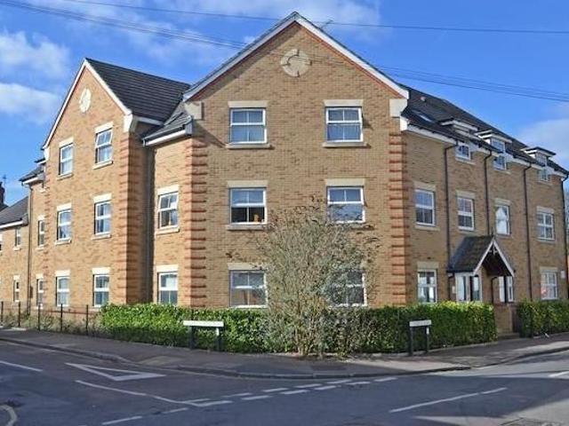 North Road, Woking GU21, 2 bed flat to rent, £1,475 pcm | PrimeLocation