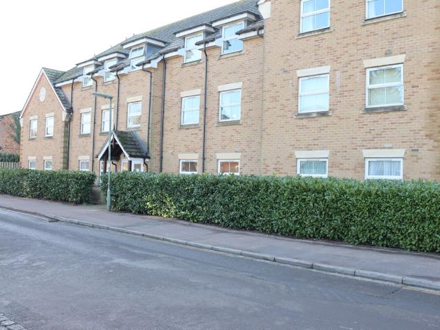 North Road, Woking GU21, 2 bed flat to rent, £1,600 pcm | PrimeLocation