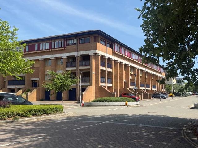 North Row, Central Milton Keynes 1 bed apartment to rent £1,150 pcm £265 pw