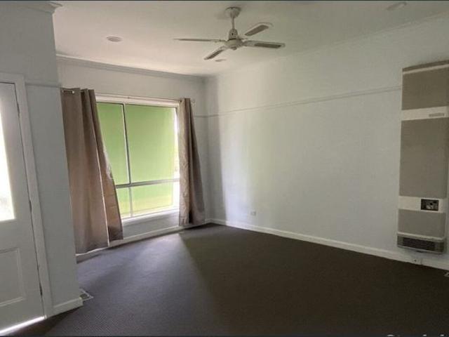 North Shepparton Home Including Bungalow!