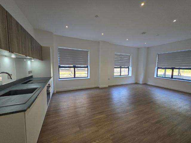 North Star Avenue, Swindon, SN2 2 bed apartment to rent £1,310 pcm £302 pw