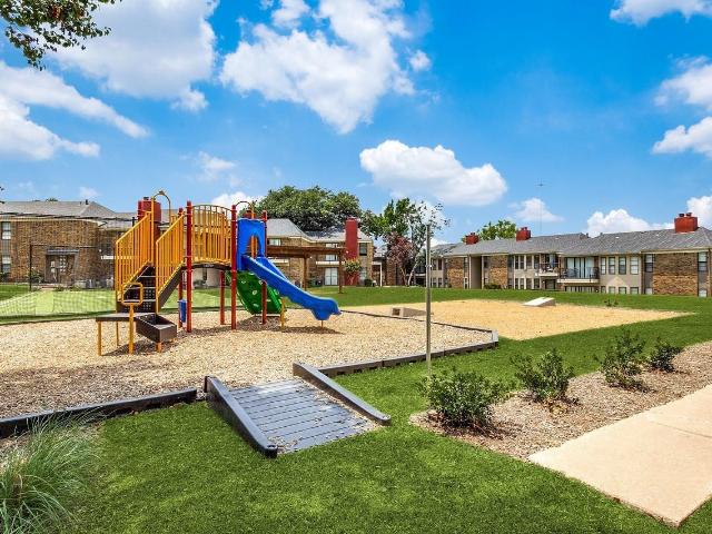 North Star Apartment Homes 2 Bedroom Apartment for Rent at 9600 Forest Ln, Dallas, TX 75243