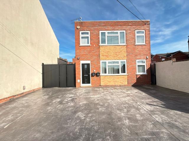 North Street, Dudley DY2, 2 bed flat to rent, £1,050 pcm | PrimeLocation