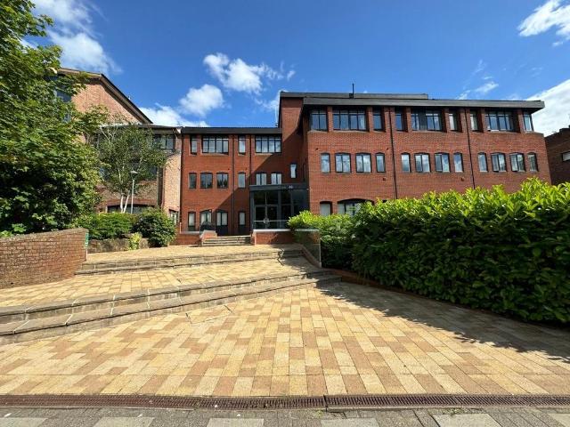North Street, Horsham, West Sussex, RH12 1 bed apartment to rent £1,280 pcm £295 pw