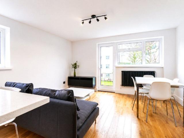 North Street, Hendon, London NW4, 2 bed flat to rent, £2,000 pcm | PrimeLocation