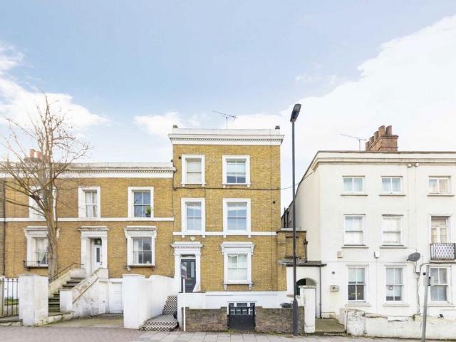 North Street, London SW4 4 bed house to rent £5,200 pcm £1,200 pw