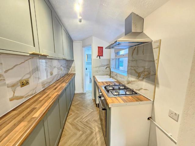 North Street, Luton LU2 2 bed terraced house to rent £1,350 pcm £312 pw