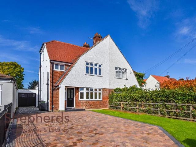 North Street, Nazeing EN9 4 bed semi detached house to rent £2,800 pcm £646 pw
