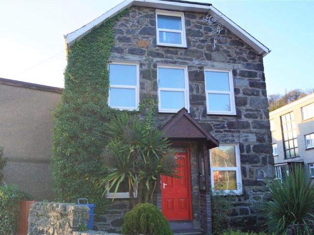 North Street, Pwllheli 3 bed semi detached house to rent £750 pcm £173 pw
