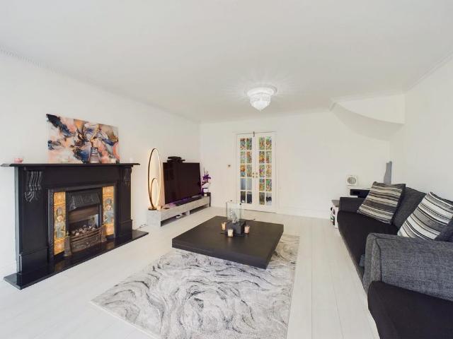 Northolme Gardens, Edgware HA8 3 bed end of terrace house to rent £2,350 pcm £542 pw