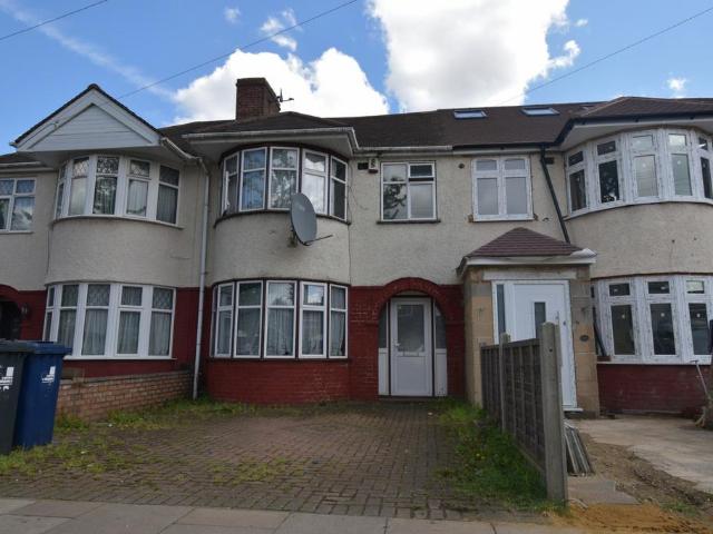 NORTHOLT, UB5 3 bed semi detached house to rent £2,450 pcm £565 pw