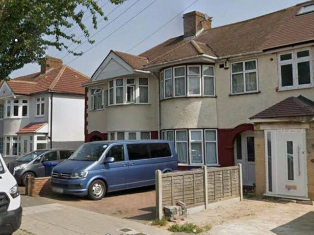 NORTHOLT, UB5 3 bed terraced house to rent £2,349 pcm £542 pw