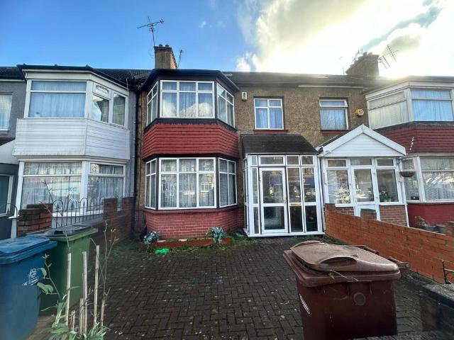 Northolt Road, Harrow HA2 3 bed terraced house to rent £2,300 pcm £531 pw